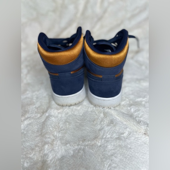 Air Jordan 1 Mid SE "Stain Gold" sneakers size 11.5 - Picture 3 of 6